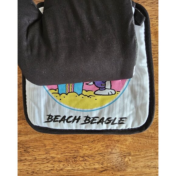 Snoopy Beach Beagle Oversized Oven Mitt and Pot Holder Set - Picture 4 of 6